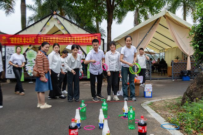 套圈現場(chǎng)。郭奎君 攝.jpg